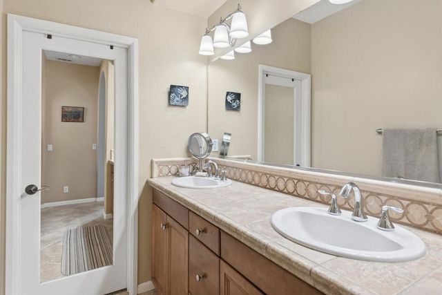 653 Calle Vibrante, Palm Desert, CA 92211