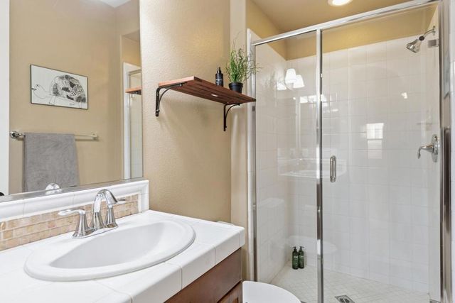 653 Calle Vibrante, Palm Desert, CA 92211