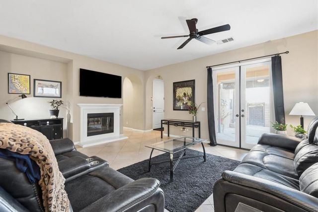 653 Calle Vibrante, Palm Desert, CA 92211