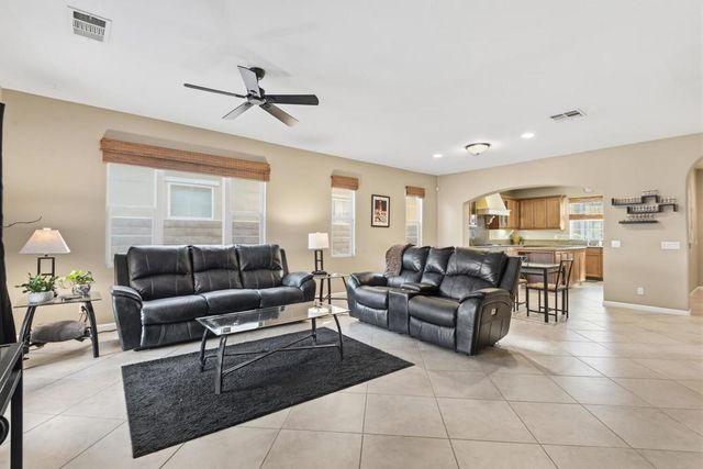 653 Calle Vibrante, Palm Desert, CA 92211