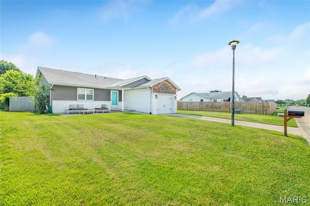 440 Deer Run, Moro, IL 62067