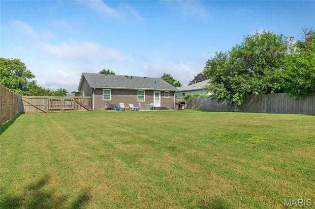 440 Deer Run, Moro, IL 62067