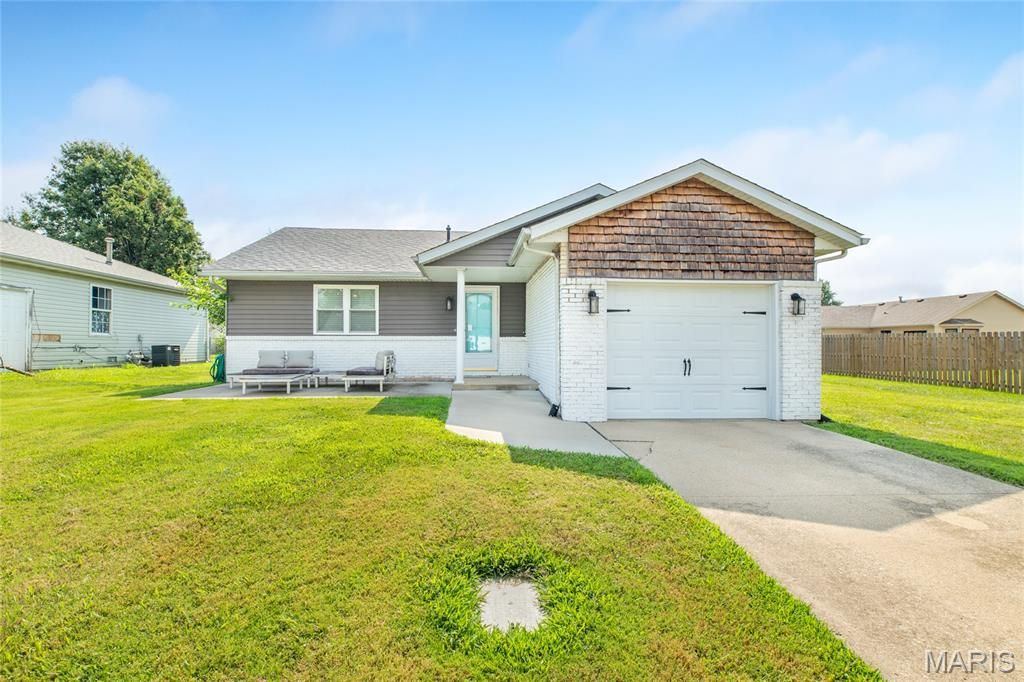 440 Deer Run, Moro, IL 62067
