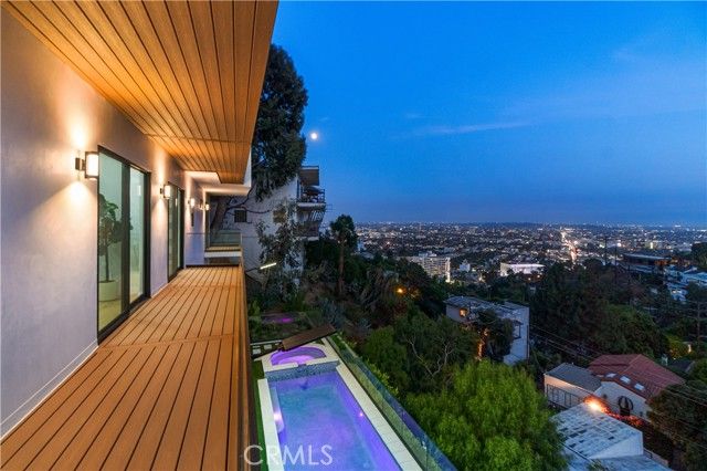 8566 Hollywood Boulevard, Los Angeles, CA 90069