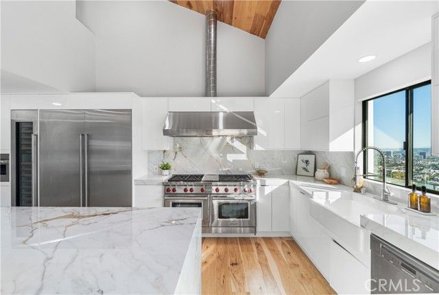 8566 Hollywood Boulevard, Los Angeles, CA 90069