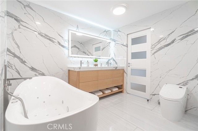 8566 Hollywood Boulevard, Los Angeles, CA 90069