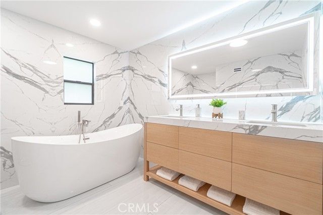 8566 Hollywood Boulevard, Los Angeles, CA 90069