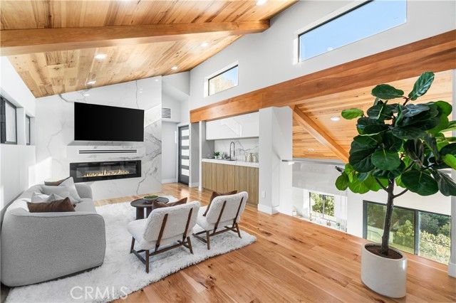 8566 Hollywood Boulevard, Los Angeles, CA 90069