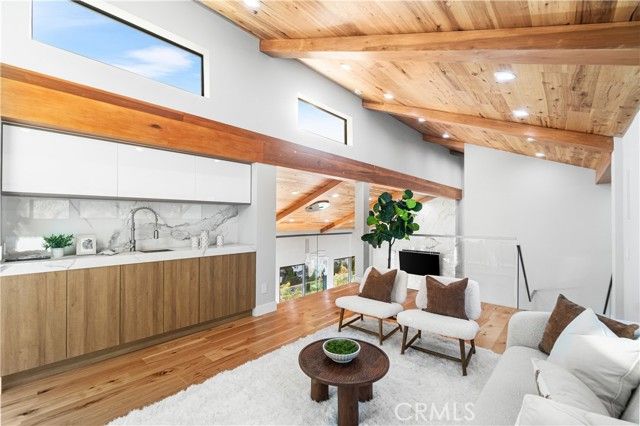 8566 Hollywood Boulevard, Los Angeles, CA 90069