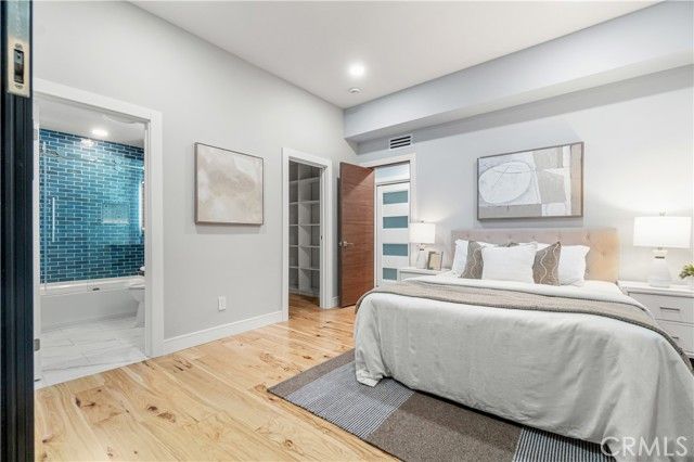 8566 Hollywood Boulevard, Los Angeles, CA 90069