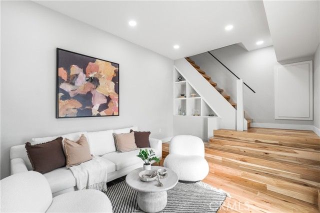 8566 Hollywood Boulevard, Los Angeles, CA 90069