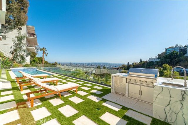 8566 Hollywood Boulevard, Los Angeles, CA 90069