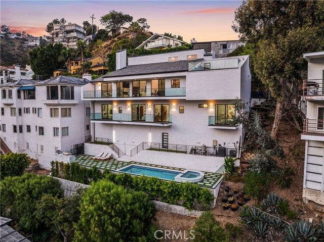 8566 Hollywood Boulevard, Los Angeles, CA 90069