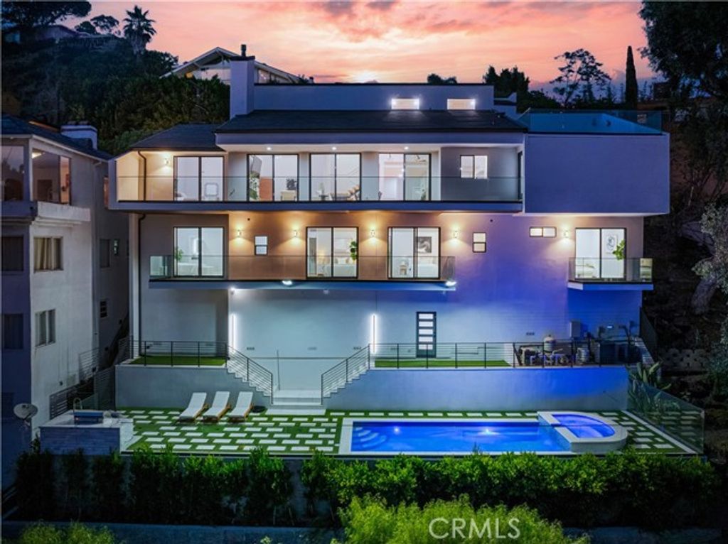 8566 Hollywood Boulevard, Los Angeles, CA 90069