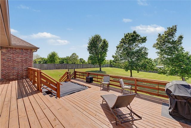 937 Aylesbury Lane, Cave Springs, AR 72718