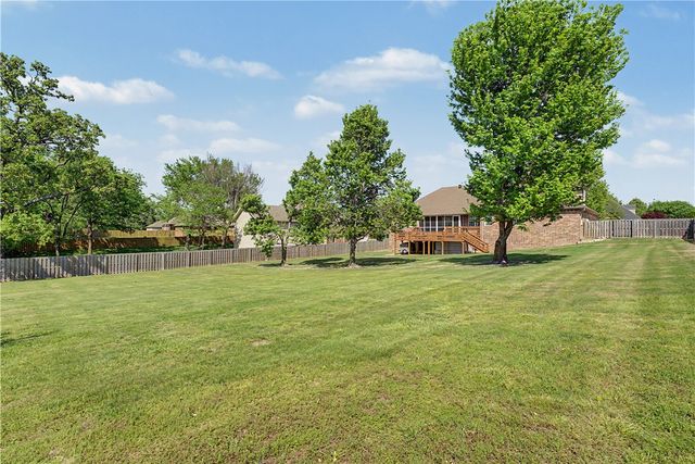 937 Aylesbury Lane, Cave Springs, AR 72718