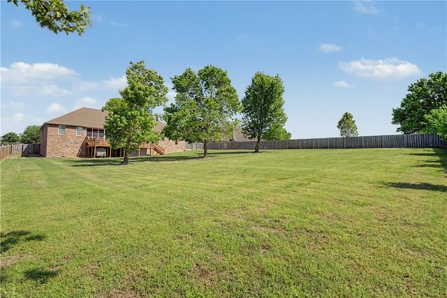 937 Aylesbury Lane, Cave Springs, AR 72718