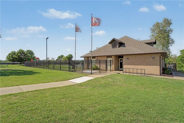 937 Aylesbury Lane, Cave Springs, AR 72718