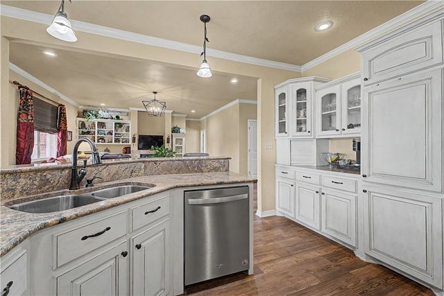 937 Aylesbury Lane, Cave Springs, AR 72718