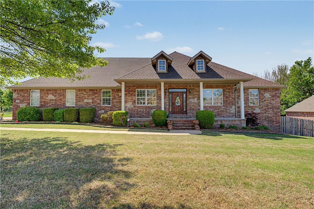 937 Aylesbury Lane, Cave Springs, AR 72718