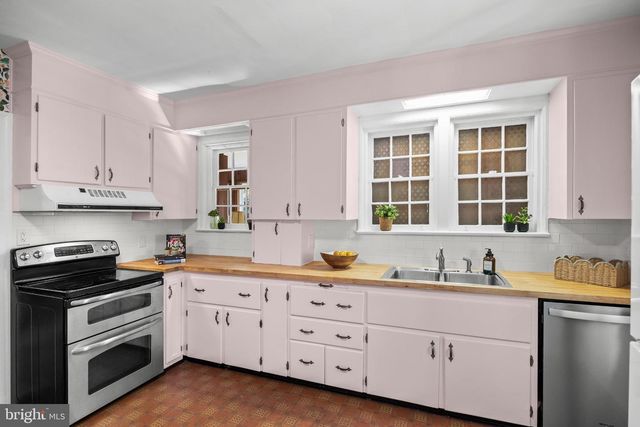 77 E MAIN ST, Marlton, NJ 08053