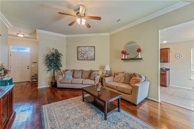 1602 N Oakhaven Place, Fayetteville, AR 72704