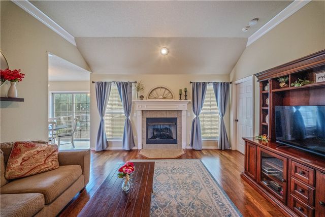 1602 N Oakhaven Place, Fayetteville, AR 72704
