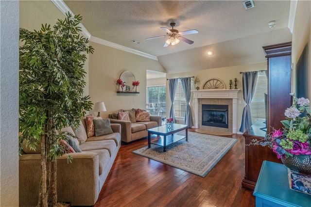 1602 N Oakhaven Place, Fayetteville, AR 72704