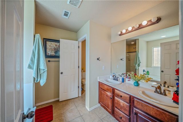 1602 N Oakhaven Place, Fayetteville, AR 72704