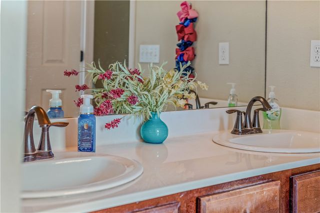 1602 N Oakhaven Place, Fayetteville, AR 72704