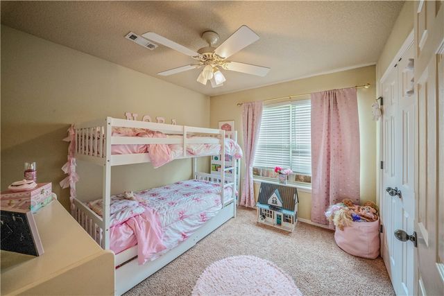 1602 N Oakhaven Place, Fayetteville, AR 72704