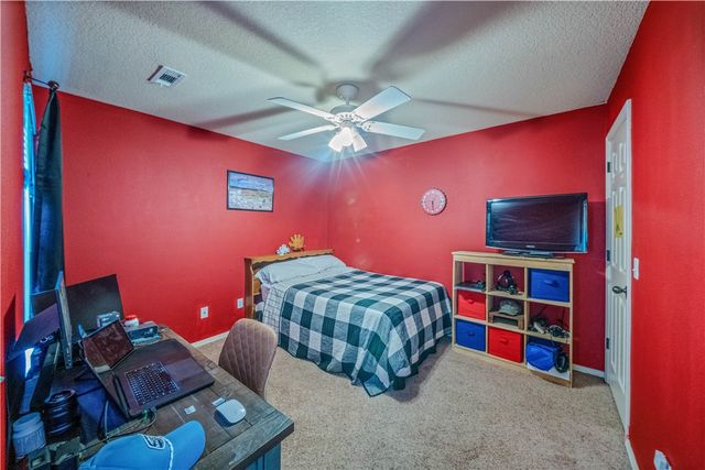 1602 N Oakhaven Place, Fayetteville, AR 72704
