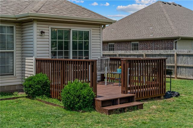 1602 N Oakhaven Place, Fayetteville, AR 72704
