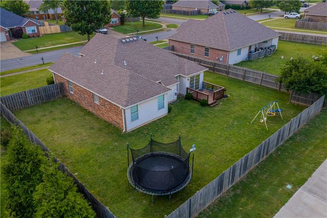 1602 N Oakhaven Place, Fayetteville, AR 72704