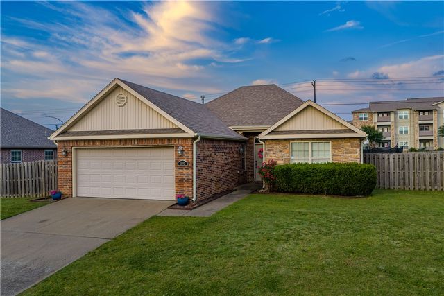 1602 N Oakhaven Place, Fayetteville, AR 72704