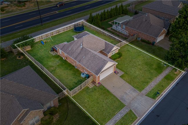 1602 N Oakhaven Place, Fayetteville, AR 72704