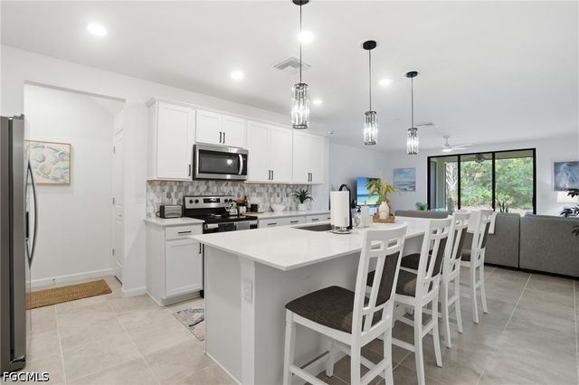 1451 Weeping Willow CT, Cape Coral, FL 33909
