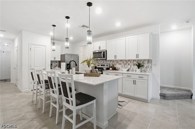 1451 Weeping Willow CT, Cape Coral, FL 33909