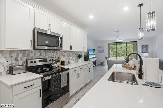 1451 Weeping Willow CT, Cape Coral, FL 33909