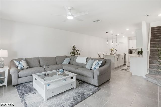 1451 Weeping Willow CT, Cape Coral, FL 33909