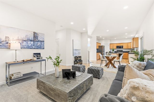 2017 NE 24th Place, Renton, WA 98056