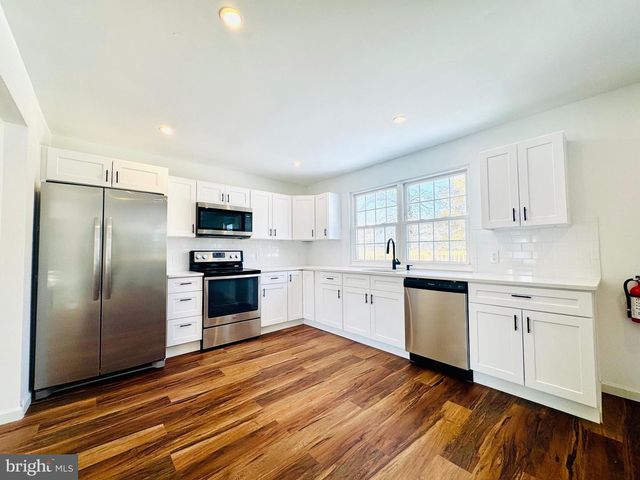 220 SOMERDALE RD, Voorhees, NJ 08043