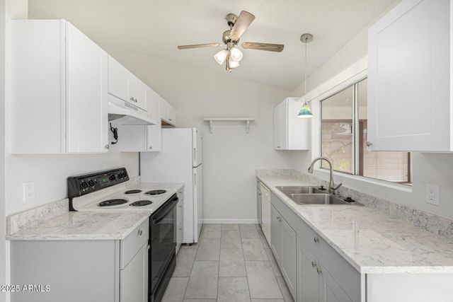 1813 E GRANDVIEW Road, Phoenix, AZ 85022