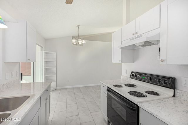 1813 E GRANDVIEW Road, Phoenix, AZ 85022