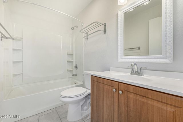 1813 E GRANDVIEW Road, Phoenix, AZ 85022