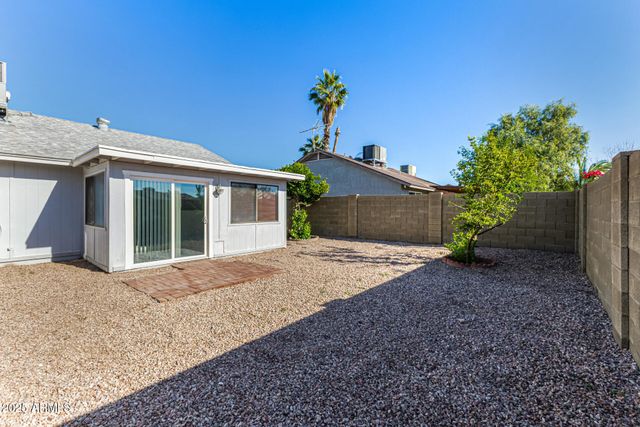 1813 E GRANDVIEW Road, Phoenix, AZ 85022