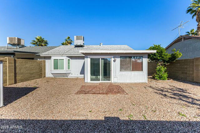 1813 E GRANDVIEW Road, Phoenix, AZ 85022