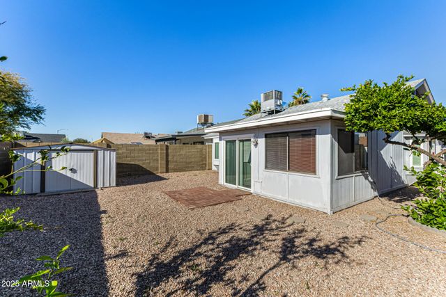1813 E GRANDVIEW Road, Phoenix, AZ 85022