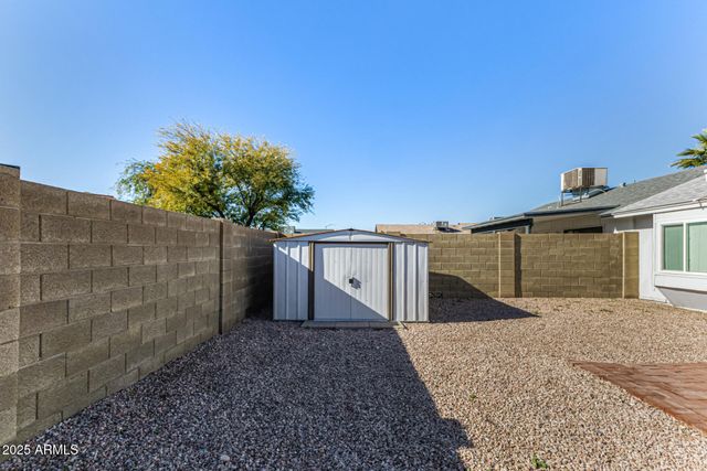 1813 E GRANDVIEW Road, Phoenix, AZ 85022