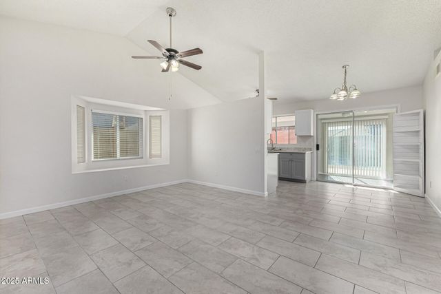 1813 E GRANDVIEW Road, Phoenix, AZ 85022